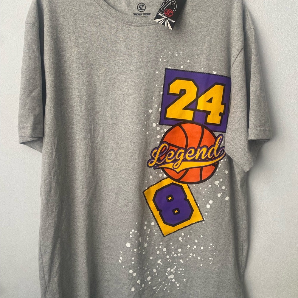 Legend Kobe Bryant RARE Gray Graphic T-Shirt with Basketball Design